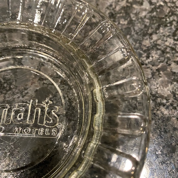 Vintage Harrah’s Casino Hotels Ashtray - Picture 4 of 6